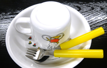 画像：子供用食器